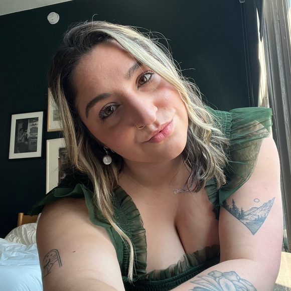 🌱 Meet your posher, Nicole! 🌱 - Picture 1 of 1